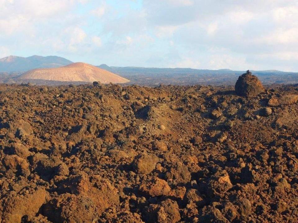 Paisaje Lunar Tinajo Buitenkant foto