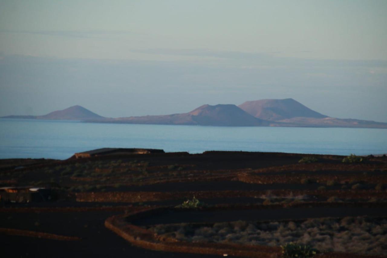 Paisaje Lunar Tinajo Buitenkant foto